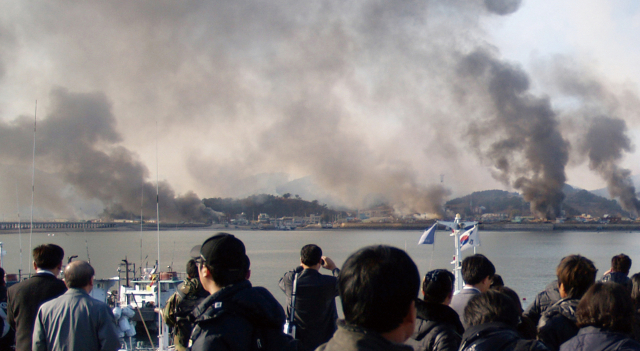 2010년 11월 23일 오후 2시 34분부터 한반도의 서해 5도 중 하나인 대한민국령 연평도를 북한군이 선전포고 없이 포격했다.