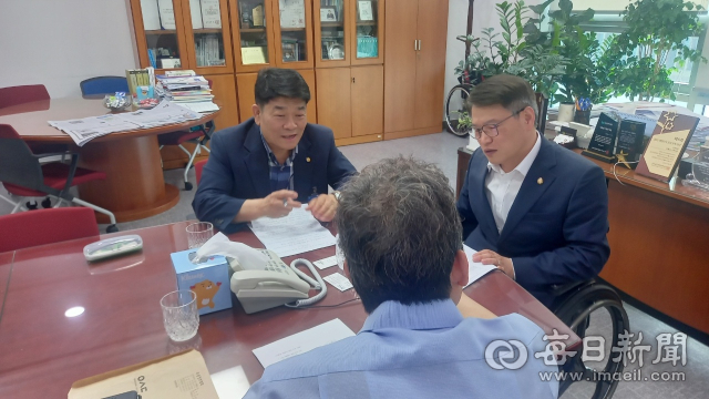 임승환 한국복지사이버대학교 부총장이 16일 국회 이종성 국회의원실에서 사회복지발전방안에 대한 간담회를 가졌다. 임 부총장 제공