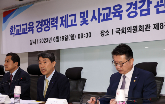 이주호 사회부총리가 19일 국회에서 열린 학교교육 관련 당정협의회에서 발언하고 있다. 연합뉴스