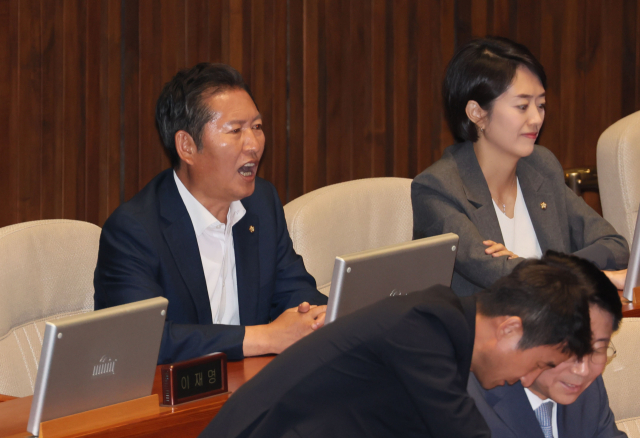 더불어민주당 정청래 최고위원이 20일 오전 국회에서 열린 본회의에서 국민의힘 김기현 대표의 교섭단체 연설에 반대의 목소리를 내고 있다. 연합뉴스