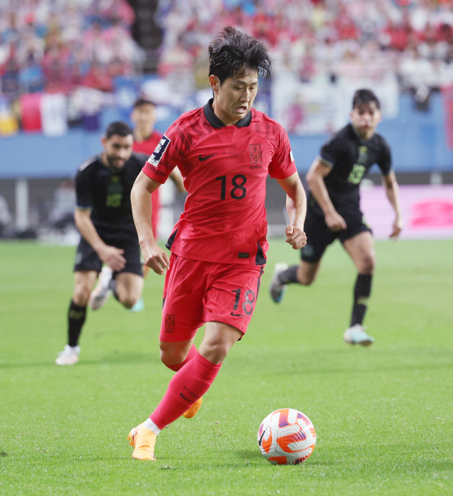 20일 대전월드컵경기장에서 열린 축구 국가대표팀 평가전 한국과 엘살바도르의 경기. 이강인이 드리블을 하고 있다. 연합뉴스