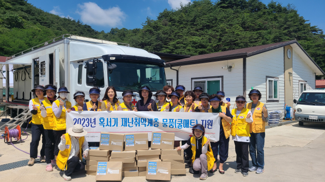 대한적십자사 경북지사(회장 김재왕)는 혹서기를 대비해 기후변화 재난취약계층 대상으로 쿨매트 지원 사업을 펼쳤다.