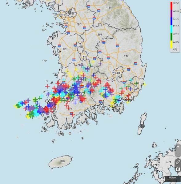 27일 오후 10시 50분 기준 전국 낙뢰 발생 현황. 기상청