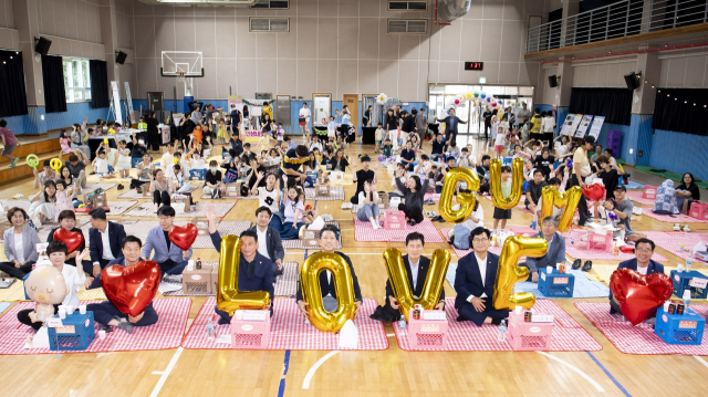 경북 구미시는 지난 8일 선산 청소년수련관에서 사전 참가 신청을 통해 모집된 아이 동반 가족 200여 명이 참석해 제12회 인구의 날 기념행사를 열었다. 구미시 제공