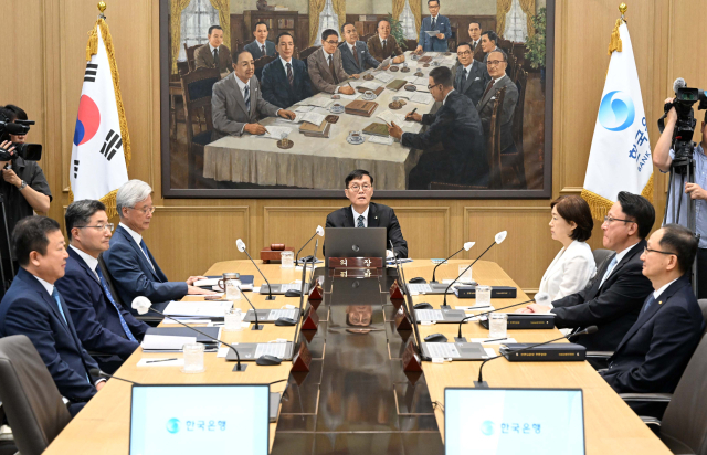 이창용 한국은행 총재가 13일 서울 중구 한국은행에서 열린 금융통화위원회를 주재하고 있다. 제공. 재판매 및 DB 금지] 연합뉴스