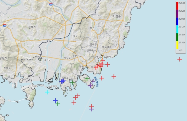 18일 오후 10시 30분 기준 부산 지역 낙뢰 발생 현황. 기상청