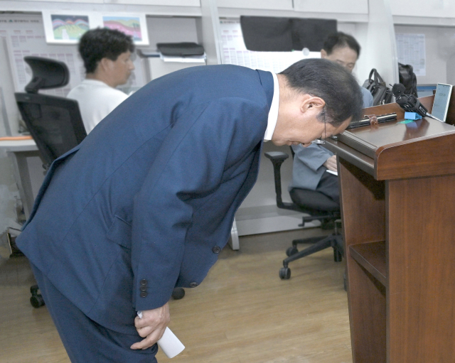 홍준표 대구시장이 19일 대구시청 동인청사에서 열린 긴급 기자회견에서 