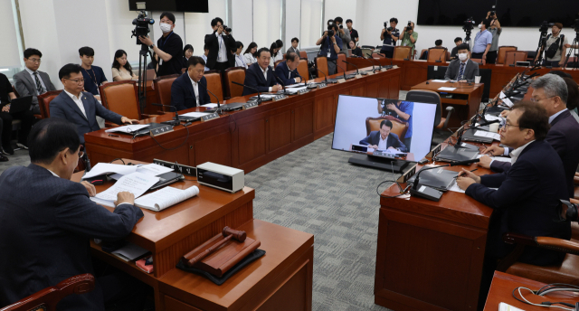 가상자산 보유·거래 논란으로 더불어민주당을 탈당한 무소속 김남국 의원 징계안을 논의하기 위한 국회 윤리특별위원회 전체회의가 27일 오후 서울 여의도 국회에서 변재일 위원장 주재로 열리고 있다. 연합뉴스