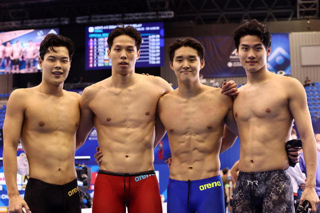 대한민국 남자 계영 800m 대표팀의 이호준, 양재훈, 김우민, 황선우(왼쪽부터). 연합뉴스