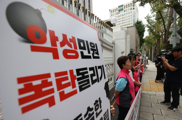 지난 8월 16일 오전 서울 종로구 정부서울청사 후문에서 민주노총 서비스연맹 전국학교비정규직노동조합이 연 