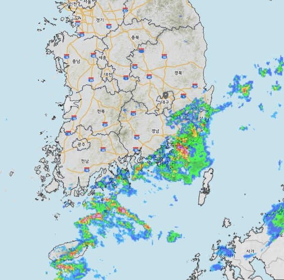 1일 오후 7시 35분 기준 전국 강우 현황. 기상청 레이더 영상