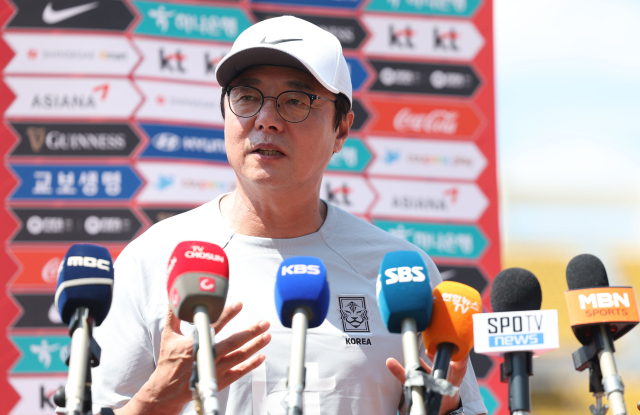 AFC U-23 아시안컵 예선에 나설 축구 대표팀을 지휘하는 황선홍 감독. 연합뉴스