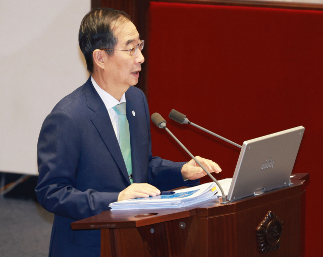 한덕수 국무총리가 6일 오후 열린 국회 외교·통일·안보 분야 대정부질문에서 국민의힘 성일종 의원 질의에 답하고 있다. 연합뉴스