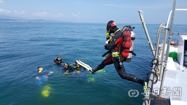 포항 앞 바다는 동해안 특유의 깊고 청정한 바닷물 덕에 스쿠버다이빙을 즐기기에도 최적의 장소이다. 포항시 제공