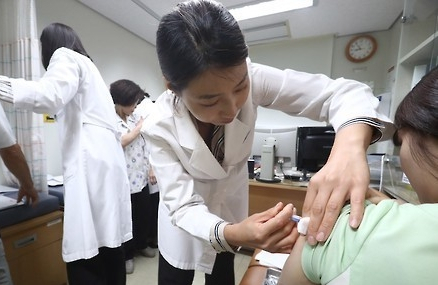 독감 국가예방접종 모습. 자료사진. 연합뉴스