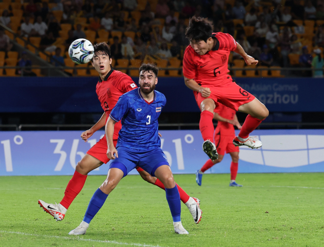 21일 오후 중국 저장성 진화시 진화스타디움에서 열린 항저우 아시안게임 남자축구 조별리그 2차전 한국과 태국의 경기. 홍현석이 선제골을 넣고 있다. 연합뉴스