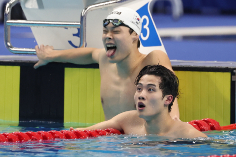 [아시안게임] 황선우, 수영 자유형 200m 한국신기록 우승…이호준도 3위