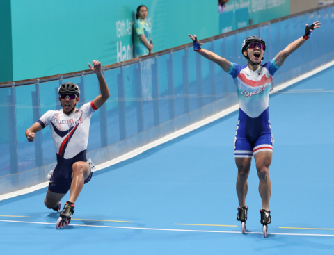 [아시안게임] 한국 롤러, 3000m 계주 은메달…1위와 0.01초 차