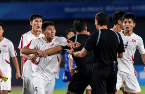 '깡패 축구' 북한의 속사정…