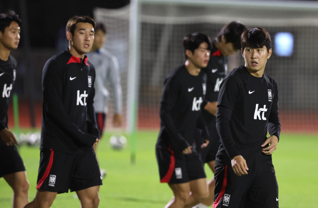 아시안게임 3회 연속 결승에 진출한 대한민국 축구대표팀이 6일 오후 중국 항저우 황룡 스포츠센터 보조경기장에서 훈련을 하고 있다. 연합뉴스