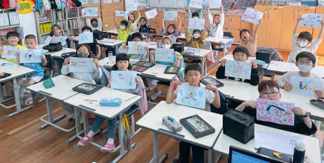 한글날을 맞아 한글사랑을 실천하기 위해 대구 삼덕초등학교 학생들은 한글로 그림글자 꾸미기 활동을 진행했다. 대구시교육청 제공