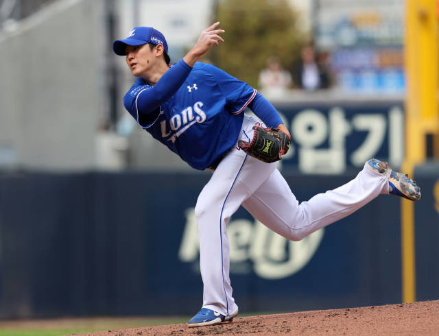 9일 광주기아챔피언스필드에서 열린 프로야구 삼성 라이온즈와 KIA 타이거즈의 경기에서 삼성 선발 투수 김대우가 1회에 투구하고 있다. 연합뉴스