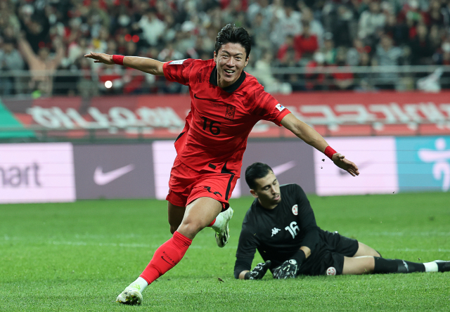 13일 서울 마포구 서울월드컵경기장에서 열린 축구대표팀 평가전 한국과 튀니지의 경기. 한국 황의조가 골을 넣은 후 기뻐하고 있다. 연합뉴스