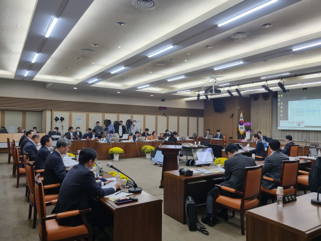 17일 경북대학교에서 경북대, 경북대병원, 경북대치과병원 등을 대상으로 국회 교육위원회 국정감사가 진행됐다. 허현정 기자