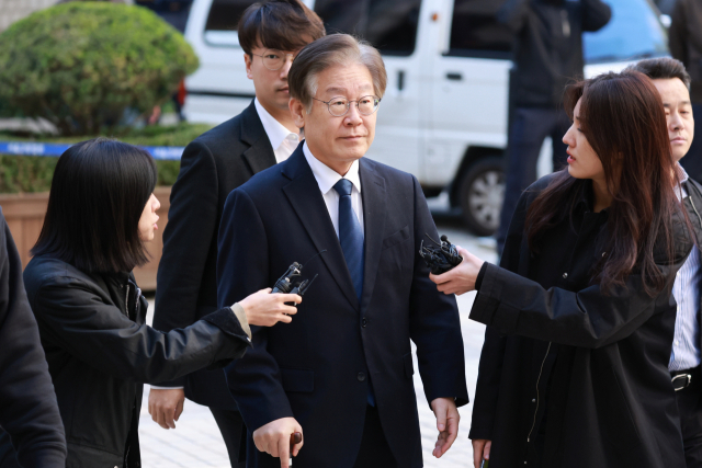 더불어민주당 이재명 대표가 17일 서울 서초구 서울중앙지방법원에서 열린 