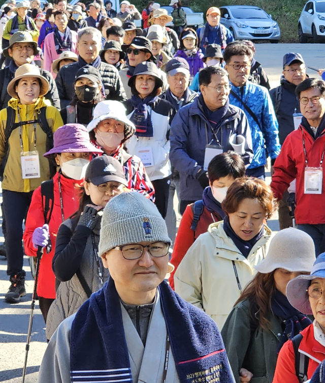 지난 21일 오전 경북 구미시, 전남 영광군 불자들이 도리사에서 신라불교초전지까지 10㎞에 이르는 