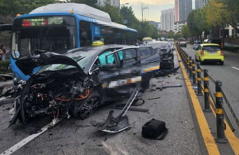 부산 만덕동 교차로 6중 교통사고 