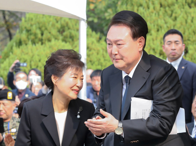 윤석열 대통령과 박근혜 전 대통령. 연합뉴스