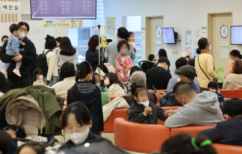 독감 환자 1주 전 대비 73% 폭증 '초중고 연령대 급증'…질병청 