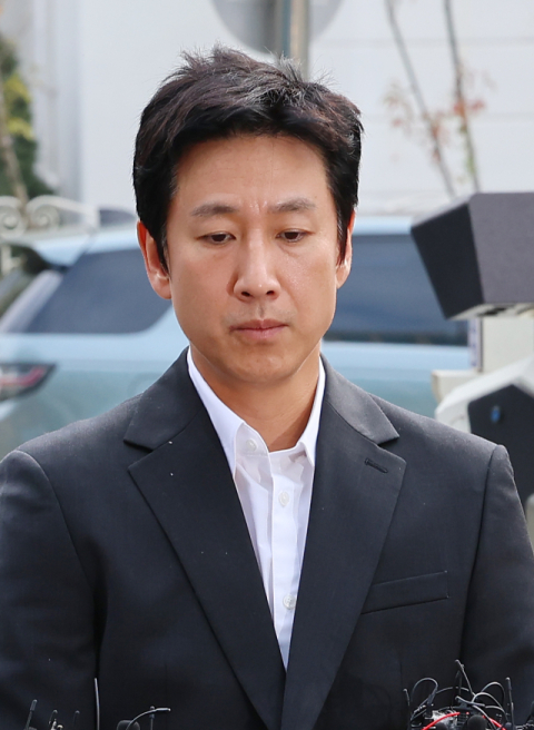 이선균 피의자이자 피해자로 조사 받는다 