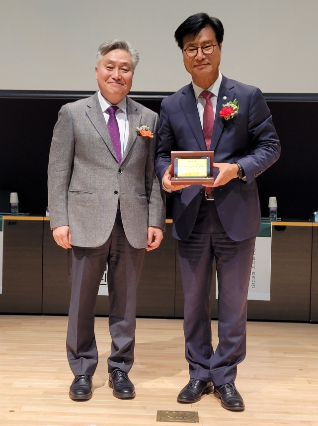 김영식 국민의힘 의원(구미을)이 국내 원자력 분야 최고 권위 학회인 사단법인 한국원자력학회로부터 