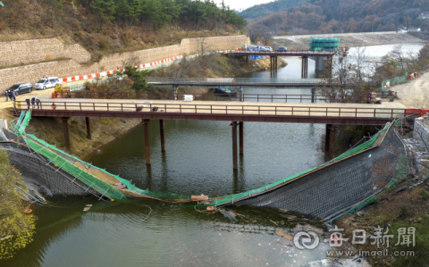 경주 안계저수지 교량 공사 중 상판 붕괴…작업자 2명 사망·6명 부상 (종합 2보)