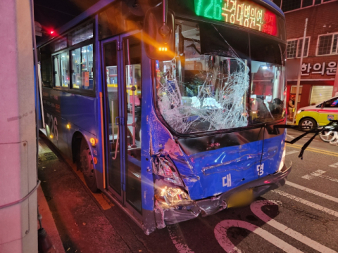 시내버스와 경차가 ‘쿵’…부상자 3명 병원이송