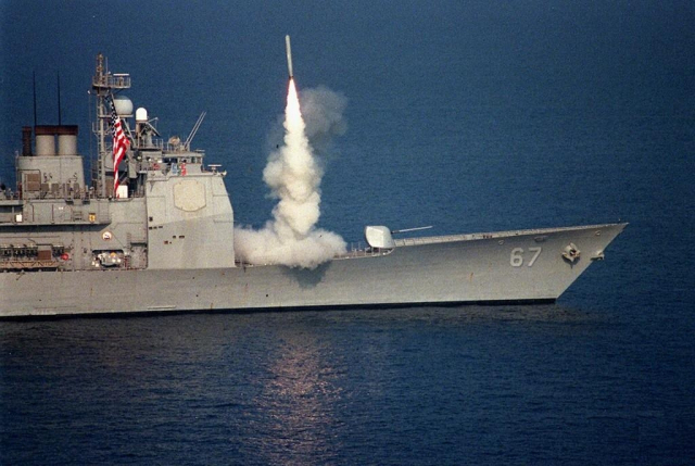 미국 군함이 토마호크 미사일을 발사하는 장면. 연합뉴스