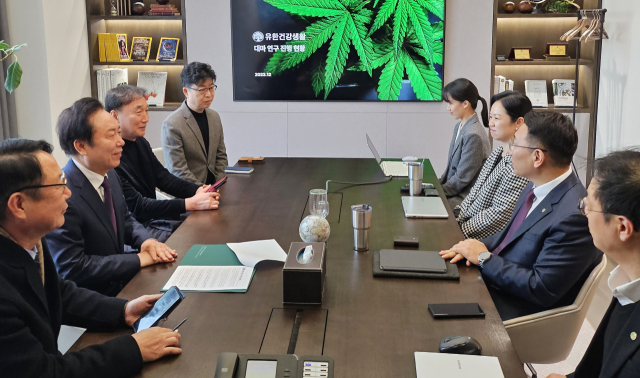 권기창 안동시장과 공무원들이 올 한 해 동안 지구 두바퀴를 훌쩍 넘은 10만㎞를 달리며 지방소멸 극복과 지역발전을 위한 성장동력 마련에 나섰다. 안동시 제공