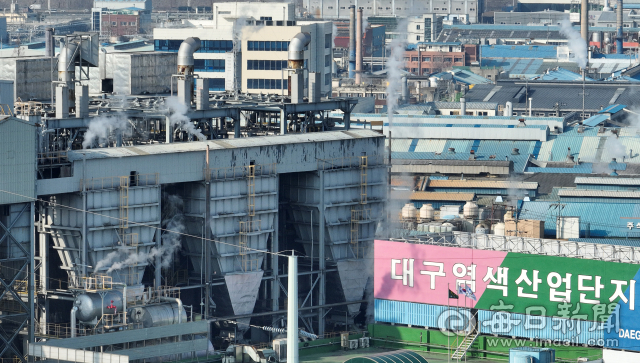 지난해 12월 28일 대구 서구 염색산업단지 모습. 대구시는 서북부지역 악취 유발 시설들을 이전하거나 개선해 2030년까지 악취 문제를 근원적으로 해결하겠다고 이날 밝혔다. 안성완 기자 asw0727@imaeil.com