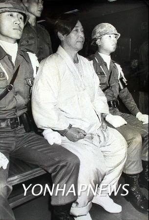 김재규 전 중앙정보부장이 군사법정에서 재판을 받고 있는 모습.