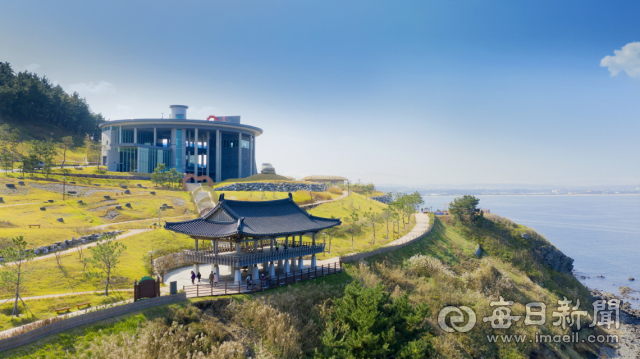 포항 영일만대교의 남쪽 시작점에 위치한 연오랑세오녀테마파크. 포항시 제공