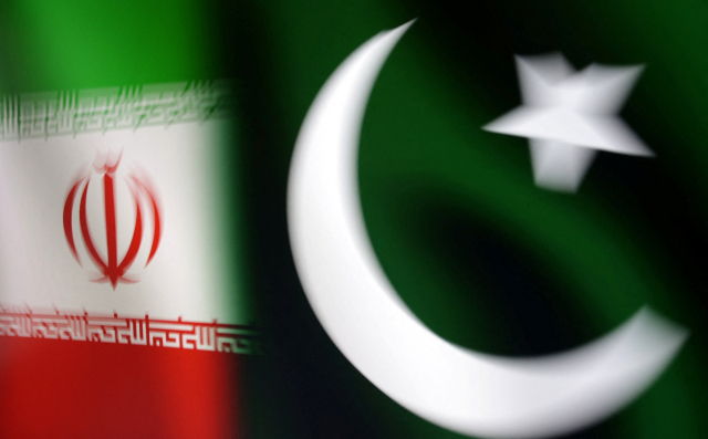 이란과 파키스탄 국기. 로이터=연합뉴스