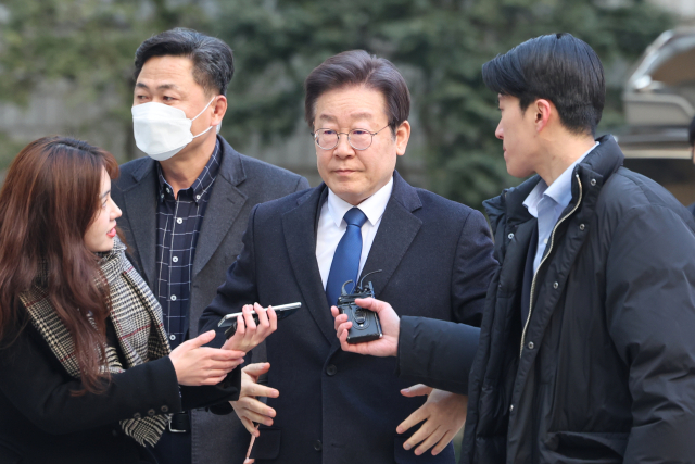 더불어민주당 이재명 대표가 30일 오전 서울 서초구 서울중앙지방법원에서 열린 