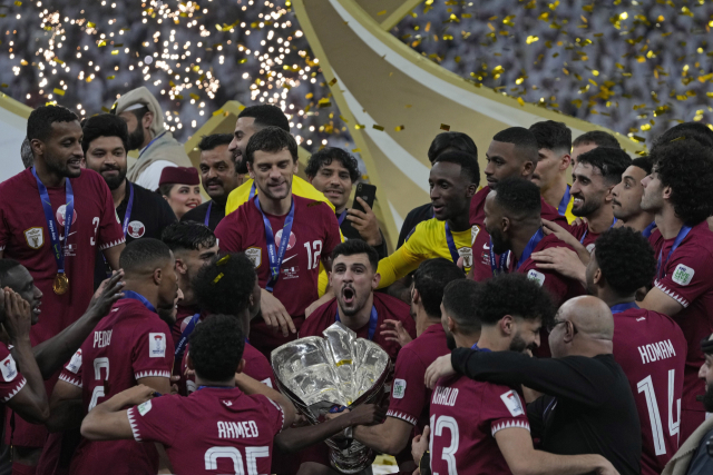 2023아시안컵 우승을 차지한 카타르 선수들이 기뻐하는 모습. 연합뉴스