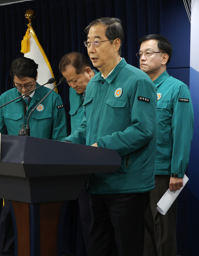 한덕수 국무총리가 18일 오후 정부서울청사에서 의대정원 증원 필요성 및 의사 집단행동과 관련한 대국민 담화문을 발표하고 있다. 연합뉴스