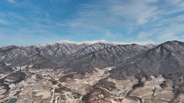 영 주시가지에서 바라본 소백산 국립공원 전경. 영주시 제공