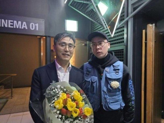 김덕영 감독(왼쪽)과 가수 나얼. 김덕영 감독 인스타그램 갈무리