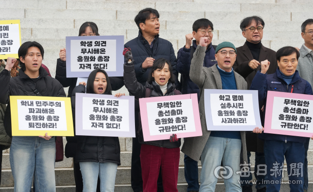 7일 경북대학교 대구캠퍼스 본관 앞에서 학생 동아리 