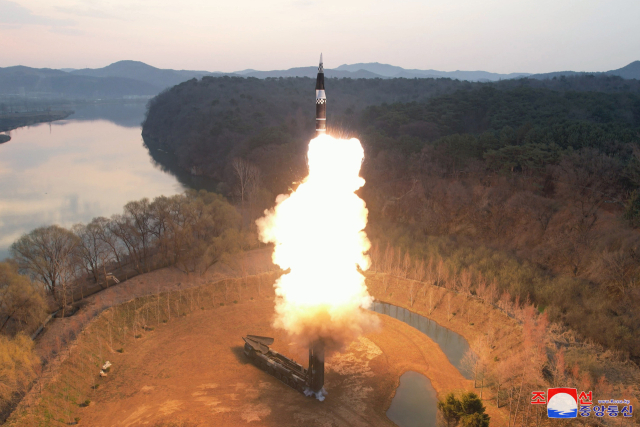 북한 중장거리 고체탄도 미사일 